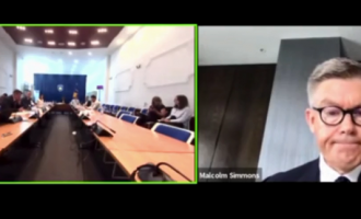 Simmons tregon se çfarë përmbanin dokumentet e krimeve të luftës që iu dhanë prokurorëve serbë