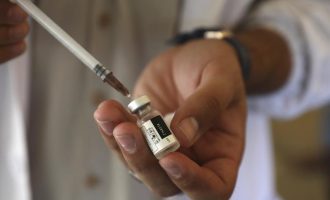 OBSH: Vendet e pasura duhet të dhurojnë vaksina për ato të varfrat