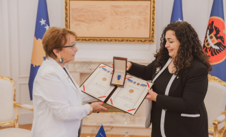 Ish-eurodeputetes Doris Pack i dorëzohet “Urdhri i lirisë”