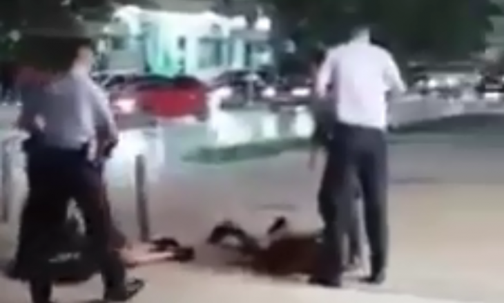 Policia shtrinë përtokë dy persona në qendër të Prishtinës (Video)