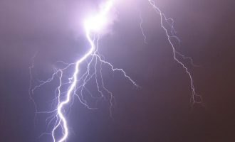 25 vjeçari vdes pasi e goditi rrufeja në Tetovë