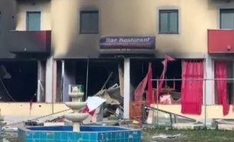 Plagosën katër persona mes tyre dy të mitur, pamjet e hotelit të shkrumbuar nga flakët në Velipojë