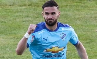 Dështon aventura e Armano Stadikut te Bolivari, mbetet lojtar i lirë