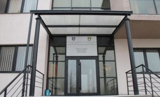 Aktakuzë ndaj gjashtë personave, rrëmbyen dy persona dhe u dërguan vajza në villë