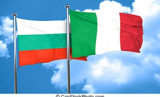 Tifozët anglez sulmojnë ambasadën bullgare në Londër, u ngjason flamuri me atë italian