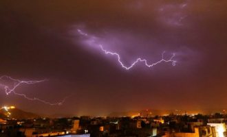 Vdesin 11 persona, goditen nga rrufeja duke bërë selfie