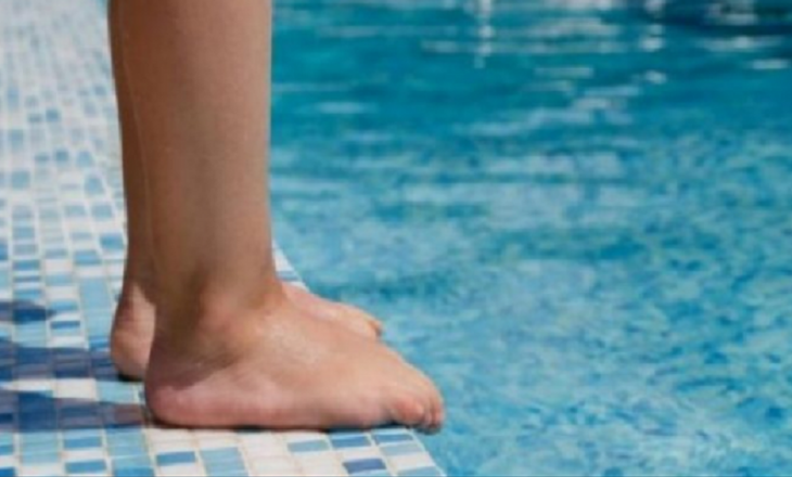 Mbytet një 13 vjeçar në një pishinë në Gjakovë