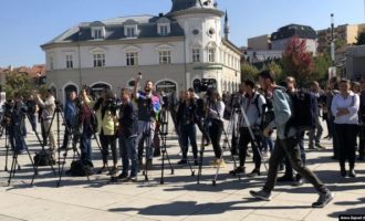 Gazetarët, kameramanët dhe fotoreporterët mund të aplikojnë për vaksinim