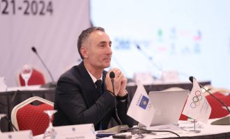 Presidenti KOK-ut, Ismet Krasniqi uron medalisten e artë, Distria Krasniqin