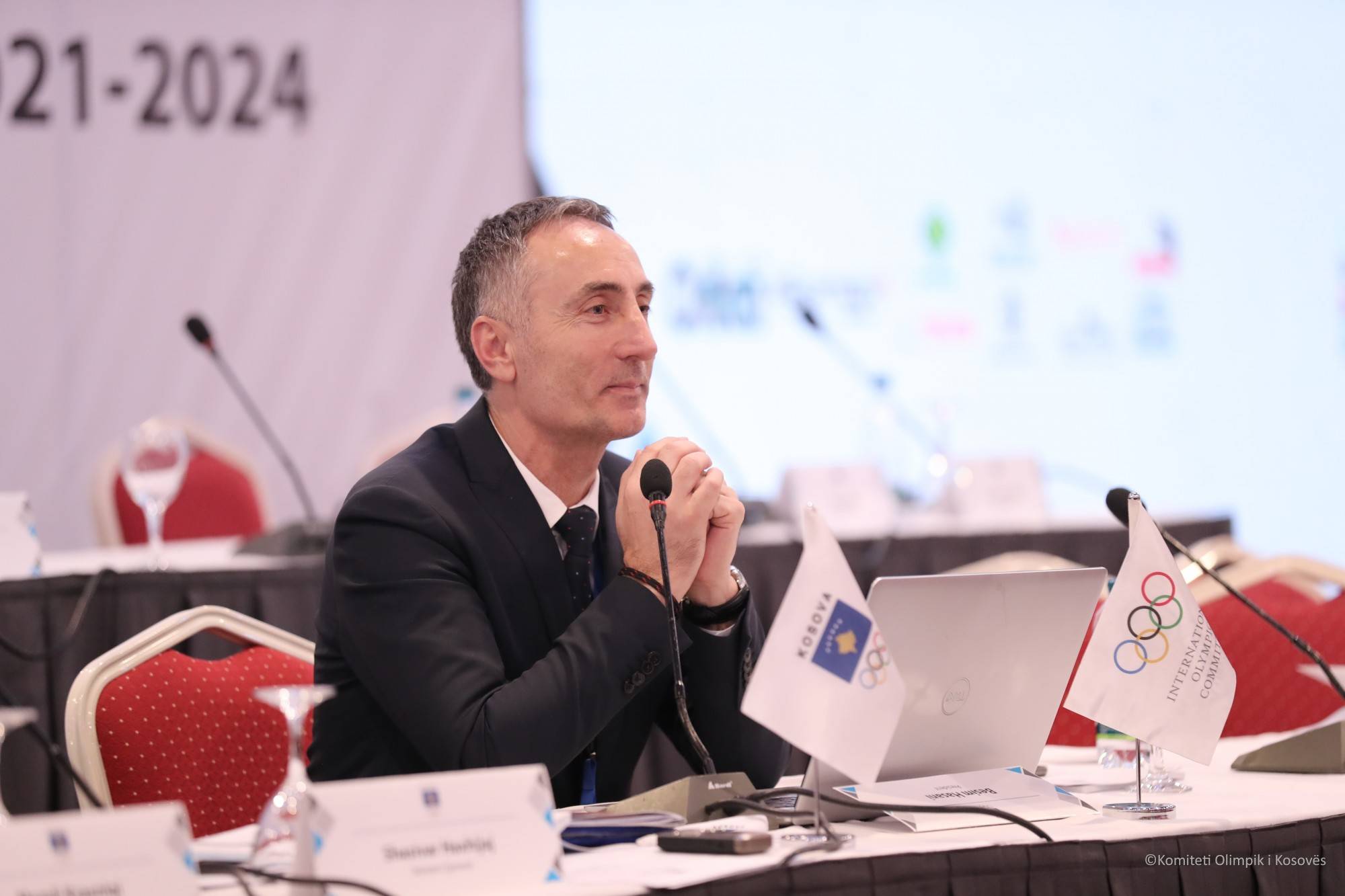 Presidenti KOK-ut, Ismet Krasniqi uron medalisten e artë, Distria Krasniqin