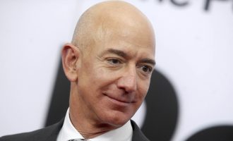 Një 18-vjeçar po shkon në hapësirë ​​me Jeff Bezos