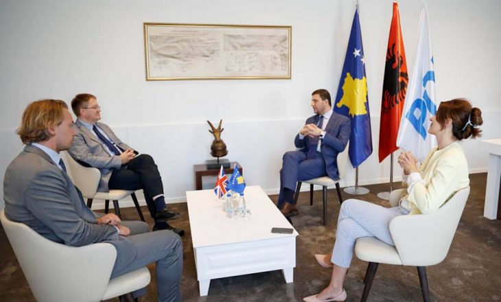 “Mbretëria e Bashkuar do të vazhdojë ta ndihmojë zhvillimin e Kosovës”