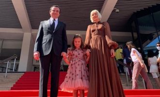 Menaxherja e ateliesë Matoshi tregon nëse fustanin e huazuan për vajzën e Kurtit