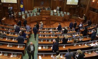 Lista “Srpska” lëshon Kuvendin teksa diskutohet Rezoluta për Srebrenicën