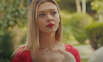 Aktorja turke deklaroi se ishte abuzuar seksualisht nga babai i saj