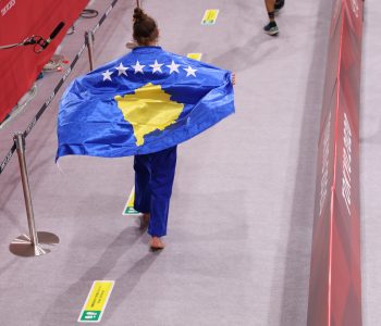 Pa merak, prapë dukat