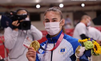 Nora Gjakova falenderon Majlinda Kelmendin