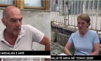 Babai dhe nëna e Nora dhe Akil Gjakovës mes emocionesh flasin për suksesin e fëmijëve të tyre