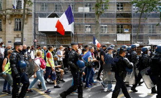 Protesta në Francë kundër vaksinimit të detyrueshëm