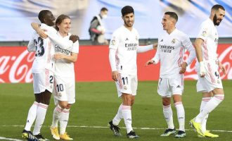 Real Madrid dëshiron mesfushorin e United si pjesë e marrëveshjes për Varane