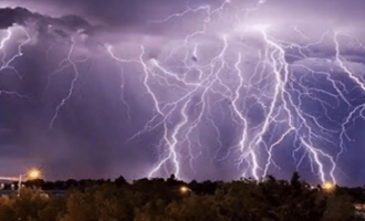 Rrufeja në Indi la të vdekur 38 persona për 24 orë