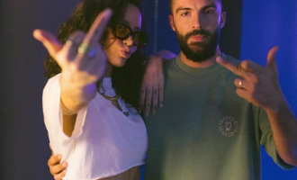 Dafina Zeqiri i kundërpërgjigjet ashpër ndjekëses që e kritikoi për gishtin e mesit: Shiko punën tënde, mos ishte gishti për ty