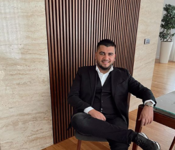 Ermali tregon “tmerrin” që e kishte përjetuar para se të këndonte në një dasme: “Mu duke që mora sulm në zemër…”