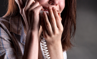 Një grua në Prishtinë kërcënohet nga një burrë i njohur për të, thotë se e gjuajti me shishe qelqi