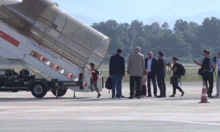 14 fëmijë dhe 5 gra të bllokuara në kampet e luftës në Siri kthehen në Shqipëri