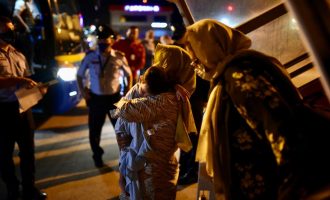 Edhe 150 refugjatë afganë arrijnë në Shqipëri