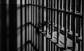 Masa të reja kundër COVID-19 nga e hëna në burgje