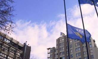12 mbasadorët e shkarkuar kthehen në Kosovë në fund të muajit