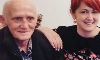 Eliza Hoxhës i vdes babai