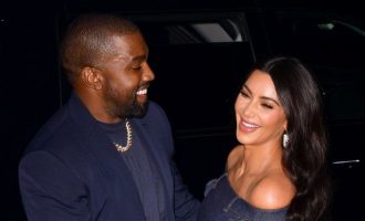 Pavarësisht divorcit, Kim Kardashian vendos të mbajë mbiemrin e ish-bashkëshortit