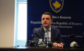 Selimi i AAK-së thotë se Kurti e udhëheq edhe LDK-në