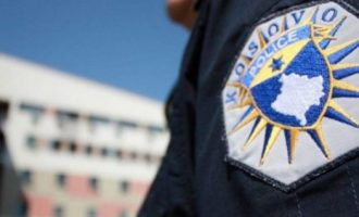 Zyrtar i AUV-it dyshohet se lajmëronte bizneset që punonin jashtë orarit për operacionet e policisë