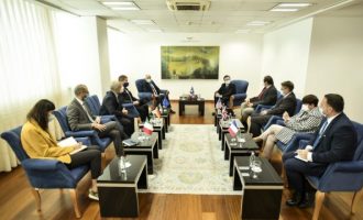 Kurti – vendeve të QUINT-it për reciprocitetin e targave: Për Kosovën dhe Serbinë vlen standardi i njëjtë