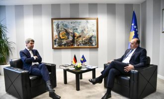 Hoxhaj: I tronditur nga vdekja e ish-këshilltarit të Merkelit