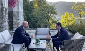 Kurti takon presidentin e KE-së – i thotë se kosovarët po mbahen peng