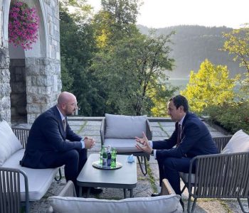 Kurti takon presidentin e KE-së – i thotë se kosovarët po mbahen peng