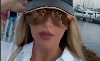 Kush është mashkulli misterioz që po e shoqëron në pushime Leonora Jakupin?