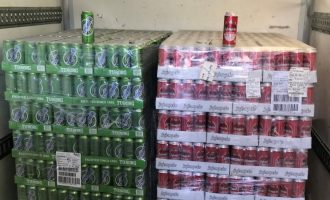 Dogana ndalon një kamion që po transportonte mallra të kontrabanduara