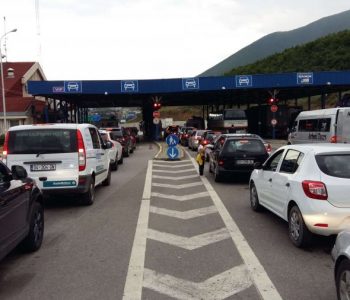 Deri në tri orë pritje në Vërmicë