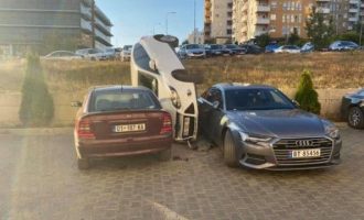 Shoferi “i çmendur”, rrokulliset në mes të veturave të ndalura