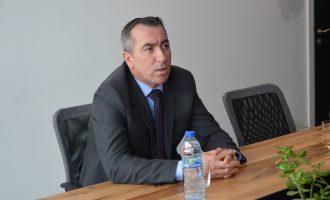 Komunat kërkojnë që viti i ri shkollor të fillojë më 27 shtator