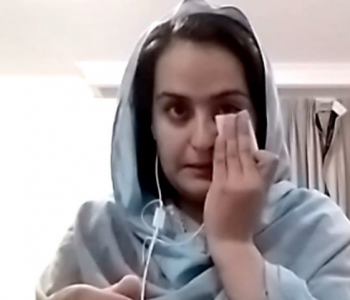 Gazetarja që intervistoi talebanët largohet nga Afganistani