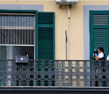 Itali: Punonjësi i familjes hedh fëmijën nga ballkoni