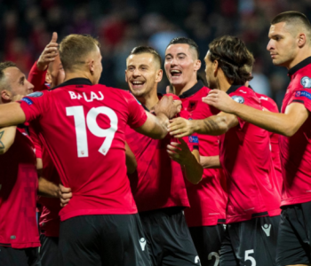 Futbollisti shqiptar bëhet baba për herë të parë