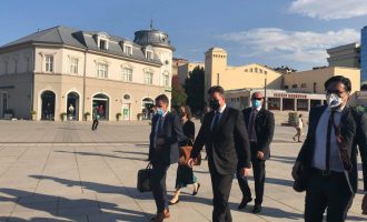 Lajçak vazhdon sot vizitën në Kosovë