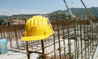 Lëndohet një person në vendin e punës